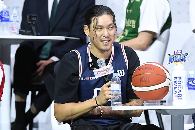 KCC 최준용이 29일 블루스퀘어에서 열린 2025~26 LG전자 프로농구 개막 미디어데이에 참석해 발언하고 있다. 사진=KBL