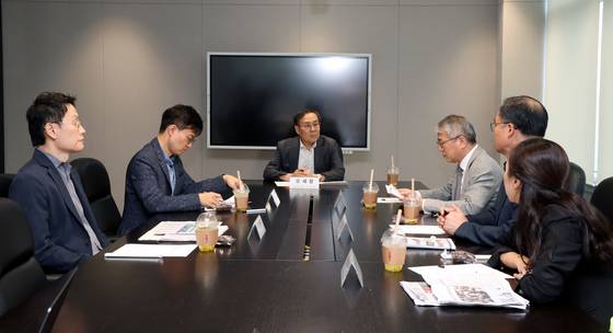 지난달 23일 서울 마포구 상암동 중앙일보 본사 9층 회의실에서 제66회 독자위원회가 열렸다. 왼쪽부터 이재국 성균관대 교수, 심재웅 숙명여대 교수, 오세정 위원장(전 서울대 총장), 김용하 순천향대 교수, 주영환 변호사, 전경주 한국국방연구원 연구실장. 장진영 기자