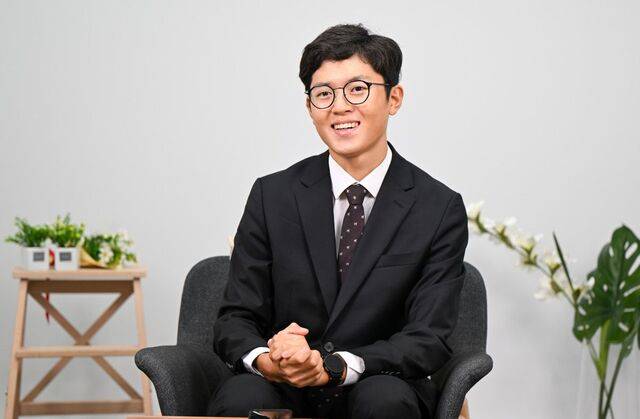 강동완씨가 최근 서울 여의도 국민일보 빌딩에서 자전거 횡단 경험에 대해 이야기하는 모습. 신석현 포토그래퍼