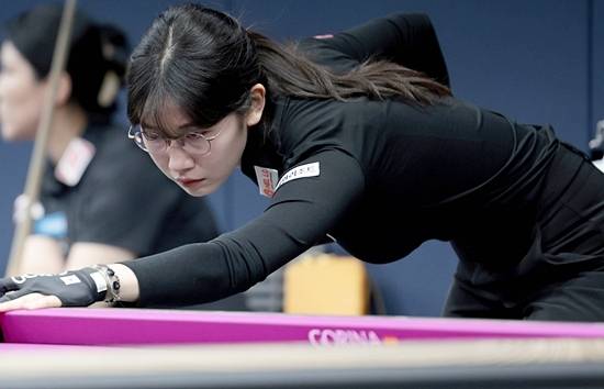 이미래가 29일 열린 ‘크라운해태LPBA챔피언십’ 64강전에서 애버리지 1.786의 공격을 앞세워 최보람을 14이닝만에 25:13으로 꺾고 32강에 진출했다. (사진=pba)