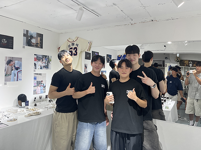 서울특별시 강남구 청담동 편집숍 SAUT CHO:I에서 2025년 9월 4~6일 전시회 ‘SW!TCH: 도전과 성장의 기록’이 개최됐다. 사진=㈜쓰임컴퍼니 제공