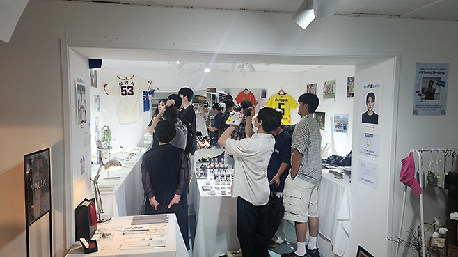 서울특별시 강남구 청담동 편집숍 SAUT CHO:I에서 2025년 9월 4~6일 전시회 ‘SW!TCH: 도전과 성장의 기록’이 개최됐다. 사진=㈜쓰임컴퍼니 제공