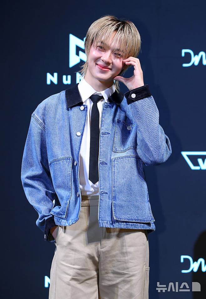 [서울=뉴시스] 김혜진 기자 = 가수 겸 배우 누뉴 차와린(Nunew Chawarin)이 29일 오후 서울 강남구 라움에서 열린 기자간담회에서 포즈를 취하고 있다. 2025.09.29. jini@newsis.com