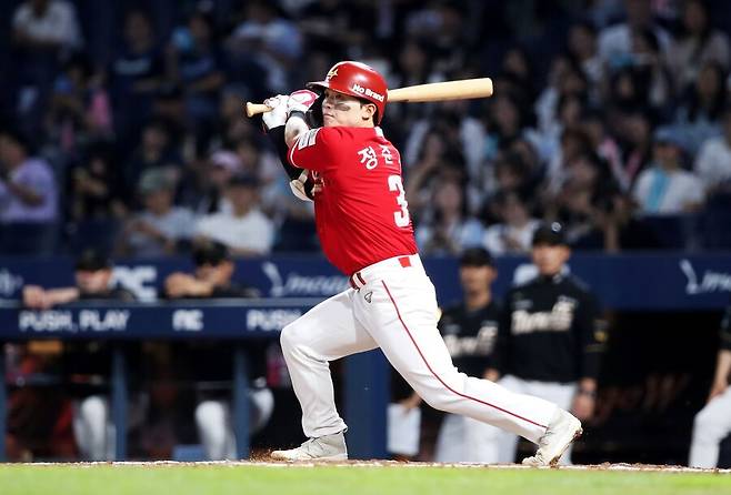 ▲ 가을야구에서의 윤활유 몫이 기대를 모으고 있는 정준재 ⓒSSG랜더스