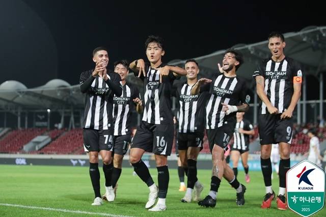 성남FC 선수단. /사진=한국프로축구연맹 제공