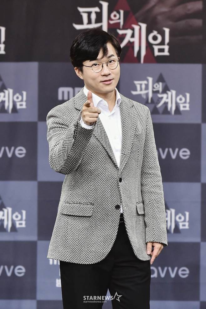 크리에이터 슈카가 1일 오후 온라인 생중계로 진행된 MBC 새 예능 '피의 게임' 제작발표회에 참석해 포즈를 취하고 있다. 배신, 거짓, 음모 등 어떤 수단을 써서라도 살아남아야 하는 치열하고 처절한 생존 서바이벌 '피의 게임'은 오늘(1일) 첫 방송된다. /사진제공=MBC 2021.11.01