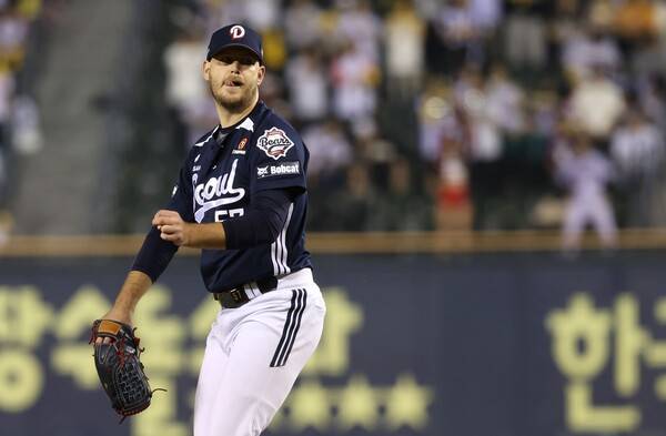 콜 어빈은 30일 경기를 마친 뒤, LG가 이날 경기 승리시 정규시즌 우승을 확정지을 수 있었다는 사실을 두고 "신경쓰지 않았다, 내 투구에 집중했다"고 말했다. (사진=두산)