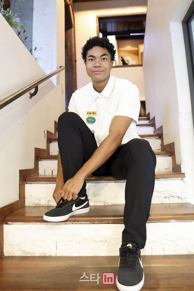 나마디 조엘 진이 최근 경기 부천시의 한 카페에서 이데일리와 인터뷰를 갖고 “가능성을 증명하는 세계적인 선수가 되고 싶다”고 각오를 다졌다.(사진=이데일리 스타in 이영훈 기자)