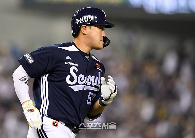 두산 양석환이 30일 잠실구장에서 열린 2025 KBO리그 LG와의 경기 4회초 1사 1루 상황에서 LG 선발 송승기를 상대로 2점 홈런을 치고 베이스를 돌고 있다. 양석환의 시즌 8호 홈런. 잠실 | 박진업 기자 upandup@sportsseoul.com