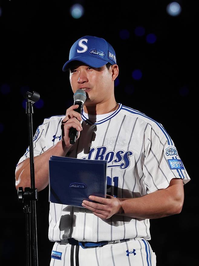 30일 대구 삼성라이온즈파크에서 열린 삼성의 마무리투수 오승환의 은퇴식에서 오승환이 은퇴사를 말하고 있다. 사진 | 대구=연합뉴스