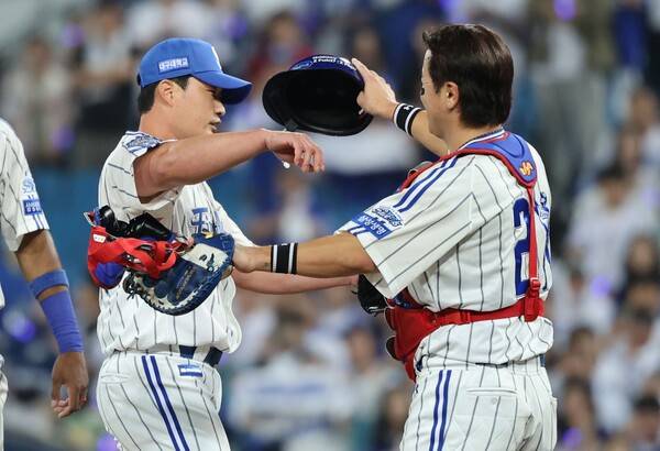 오승환(왼쪽). ⓒ삼성 라이온즈