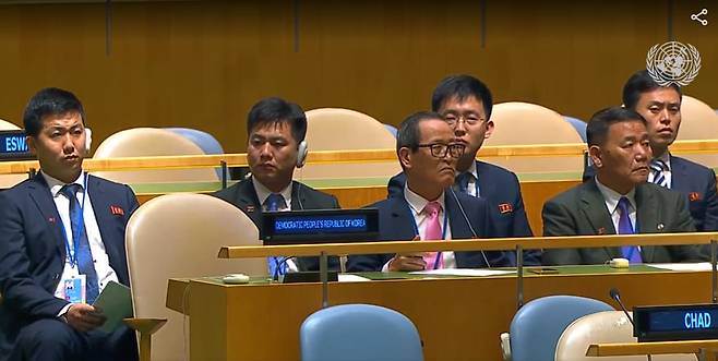 북한 대표단이 29일 김선경 외무상 부상의 연설을 듣고 있다./유엔