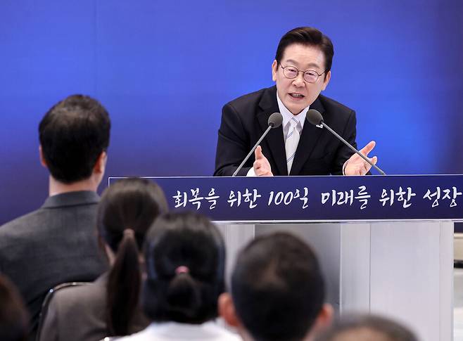 이재명 대통령이 취임 100일째가 되는 2025년 9월11일 오전 서울 청와대 영빈관에서 ‘회복을 위한 100일, 미래를 위한 성장\'이라는 슬로건을 걸고 기자회견을 열었다. 대통령실사진기자단