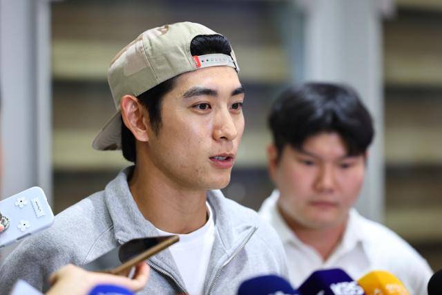 메이저리그(MLB) 첫 풀타임 시즌을 마친 샌프란시스코 이정후가 30일 인천국제공항 제2여객터미널을 통해 인터뷰하고 있다. 뉴시스