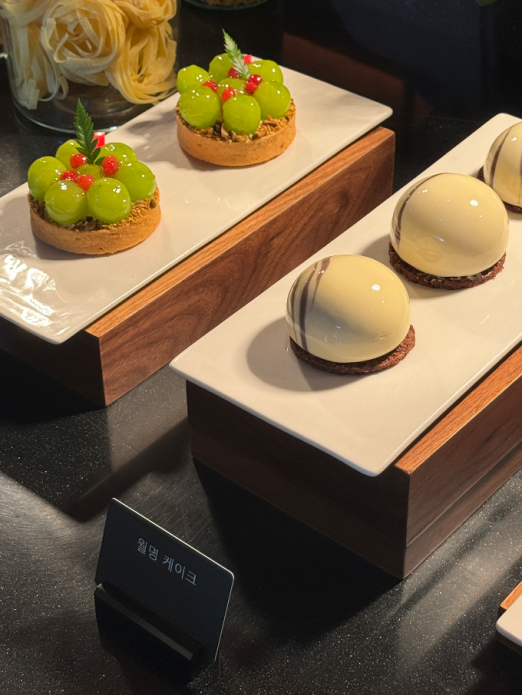 카페 '오롯'의 시그니처 메뉴 월명 케이크