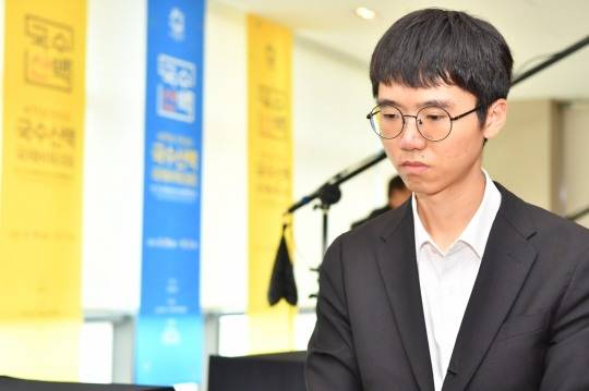 변상일 9단이 제11회 국수산맥배 8강에 올랐다. 사진[연합뉴스]