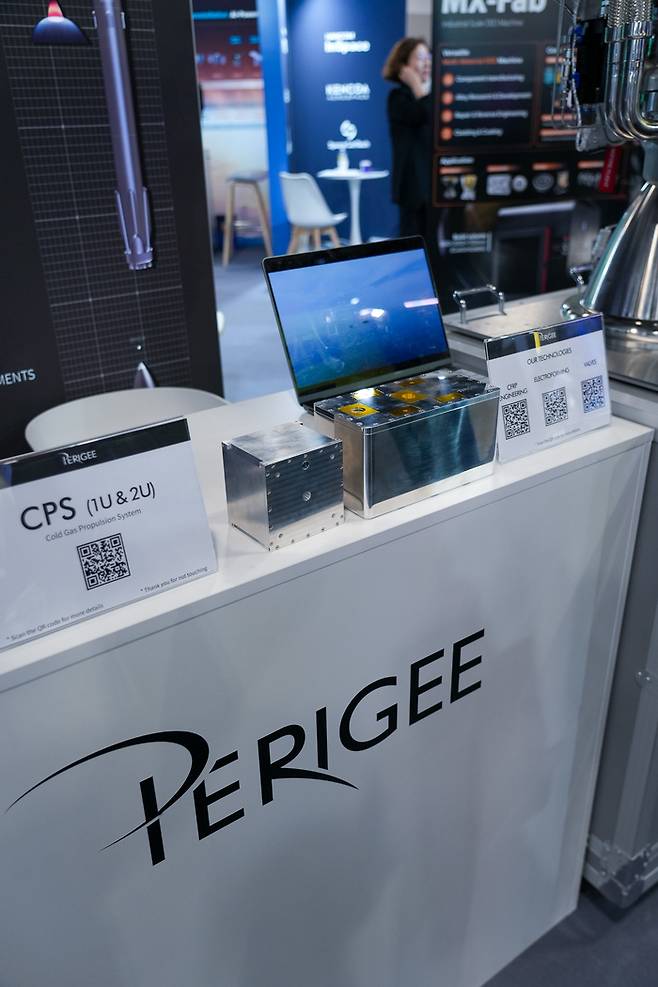 페리지에어로스페이스가 호주에서 열린 국제우주대회(IAC)에서 전시한 큐브위성용 추력기. [사진=페리지에어로스페이스]