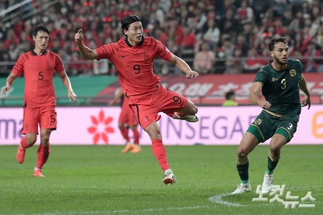 13일 서울월드컵경기장에서 열린 축구 국가대표 평가전 대한민국과 튀니지의 경기에서 조규성이 슛하고 있다. 박종민 기자