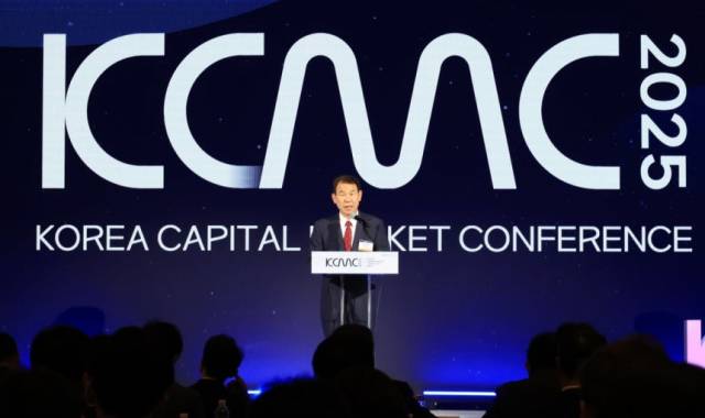 정은보 한국거래소 이사장이 29일 서울 중구 웨스턴조선호텔에서 열린 거래소 주최 '코리아캐피털마켓컨퍼런스(KCMC)2025'에서 인사말을 하고 있다. 연합뉴스