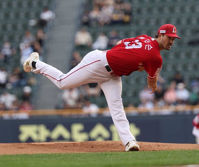 SSG 앤더슨(사진)은 경기 중 상대를 자극하는 불필요한 행동을 종종 저지른다. 이숭용 SSG 감독은 상대에 최대한 오해를 사지 않도록 앤더슨을 관리하겠다는 뜻을 전했다.｜뉴시스