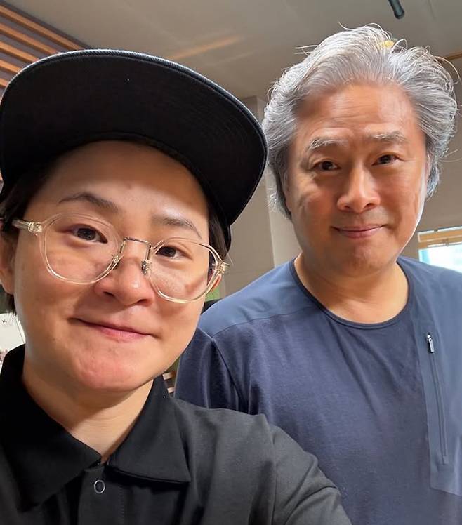 '정오의 희망곡'에 복귀한 DJ 김신영과 박찬욱 감독.