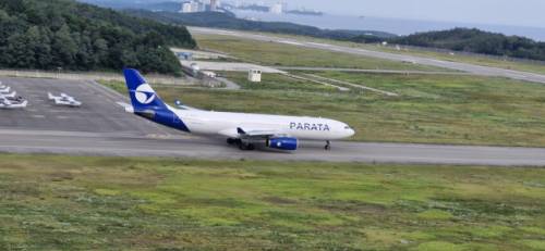 ◇지난 30일 파라타항공 제주행 WE6701편 여객기가 이륙을 위해 양양국제공황 활주로로 이동하고 있다. 양양=김보경기자