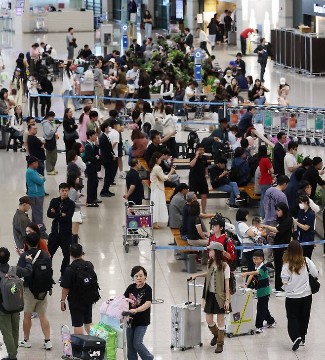 붐비는 인천공항의 모습 (사진=연합뉴스)