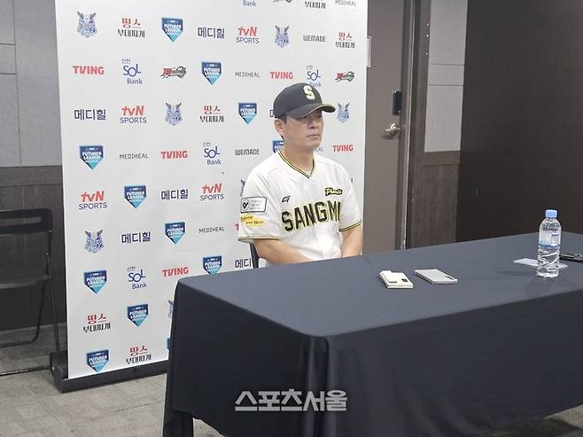 국군체육부대 박치왕 감독이 1일 서울 고척 스카이돔에서 열린 2025 퓨처스리그 챔피언결정전 KT전에 앞서 취재진 인터뷰에 응하고 있다. 고척 | 강윤식 기자 skywalker@sportsseoul.com
