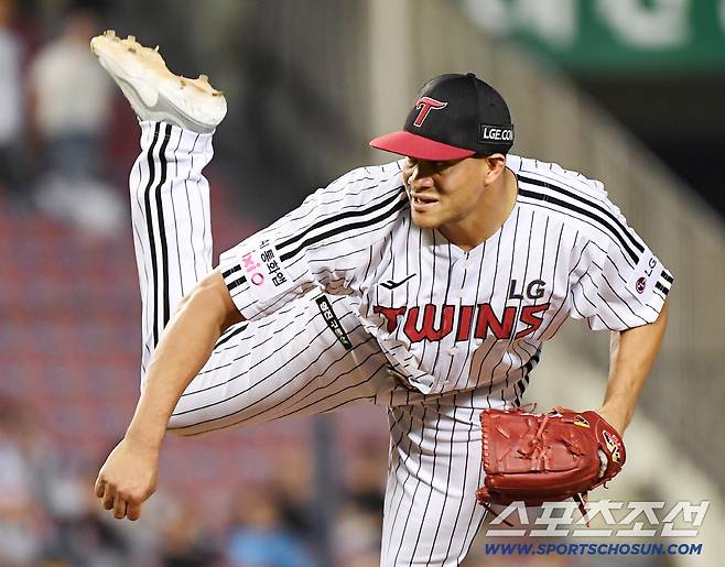 11일 서울 잠실구장에서 열린 KT-LG전. LG 선발 치리노스가 투구하고 있다. 잠실=정재근 기자 cjg@sportschosun.com/2025.9.11/