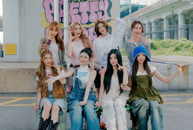 그룹 하츠투하츠(Hearts2Hearts)가 오는 4일 방송되는 '쇼! 음악중심'의 진행을 맡는다. /SM엔터테인먼트