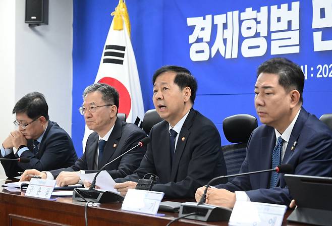 구윤철 부총리 겸 기획재정부 장관이 30일 서울 영등포구 국회의원회관에서 열린 ‘경제형벌 민사책임 합리화 당정협의’에서 발언을 하고 있다. 기획재정부 제공