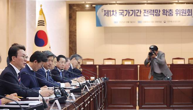 김민석 국무총리가 1일 서울 종로구 정부서울청사에서 열린 제1차 국가기간 전력망 확충위원회에 참석해 발언하고 있다. 2025.10.01. [서울=뉴시스]