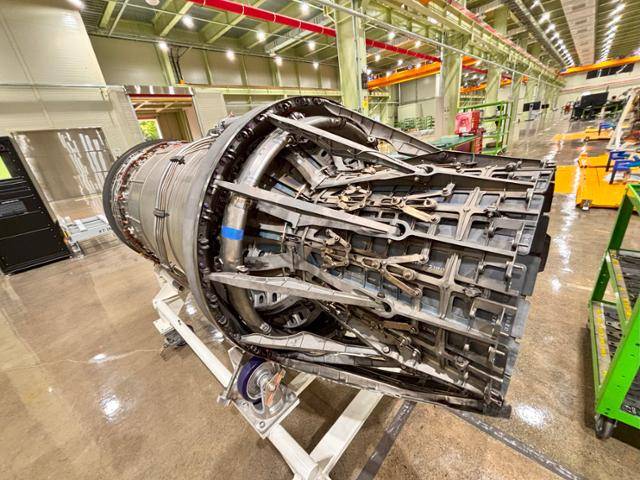 9월 24일 경남 창원시 한화에어로스페이스 제1사업장 항공엔진 신공장에 KF-21 전투기 탑재용 F414 엔진이 놓여 있다. 한화에어로 제공