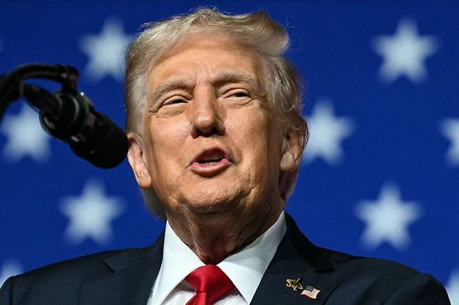 도널드 트럼프 미국 대통령이 30일(현지시간) 버지니아주 콴티코 해병대 기지에서 열린 전군 지휘관 회의에서 발언하고 있다. AFP연합뉴스