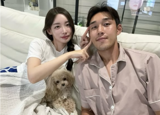 스포츠 아나운서 곽민선과 예비 신랑 축구선수 송민규. /곽민선 소셜미디어