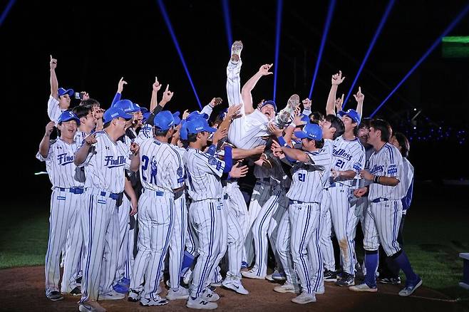 ▲ 헹가래 받는 오승환 ⓒ삼성 라이온즈