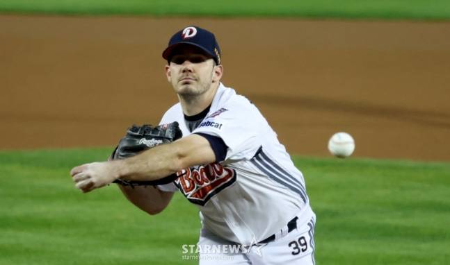 두산 외국인 투수 잭 로그. /사진=김진경 대기자