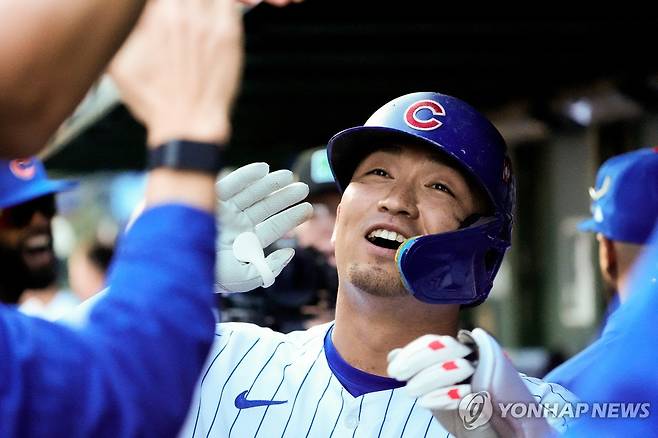 동점 솔로포를 때리고 환호하는 컵스 스즈키 세이야 Imagn Images=연합뉴스]