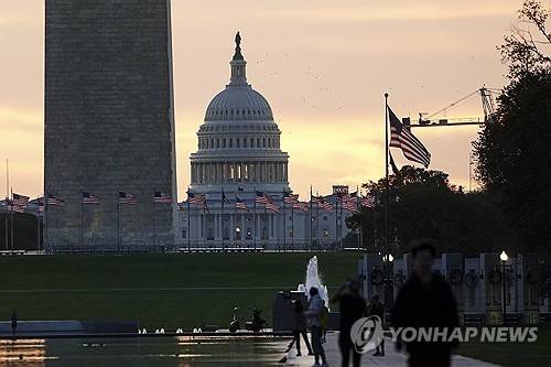 美 의사당 전경  (EPA=연합뉴스) 미국 의회가 임시예산안 처리에 실패하면서 연방정부가 1일(현지시간) 셧다운(일시적 업무정지)에 들어갔다. 사진은 미 의사당 전경. 2025.10.1