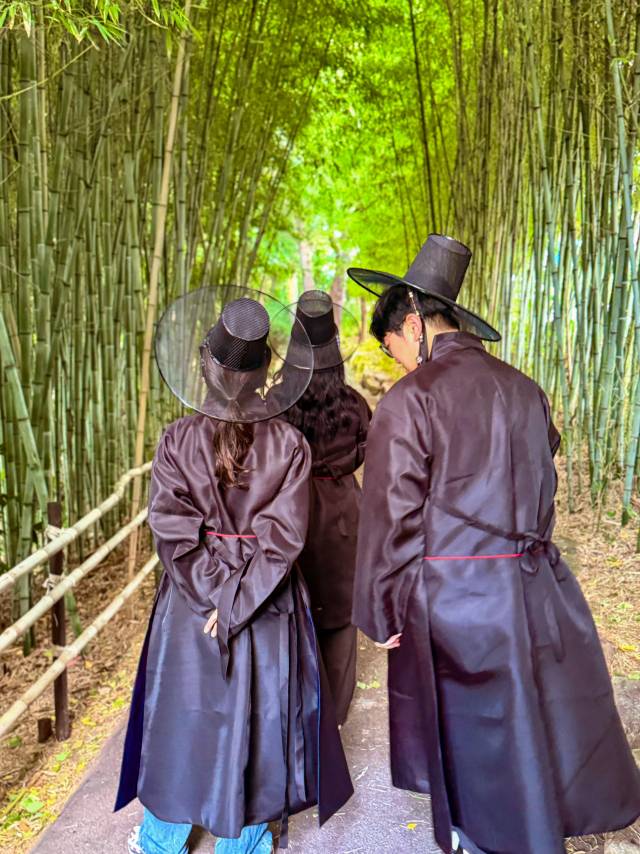 명절 연휴 부산박물관에서 진행하는 ‘보름달 헌터스’ 복장 체험 모습. 부산박물관 제공