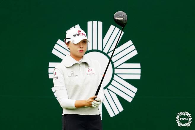 문정민이 2번홀에서 티샷을 준비하고 있다. (사진=KLPGA)