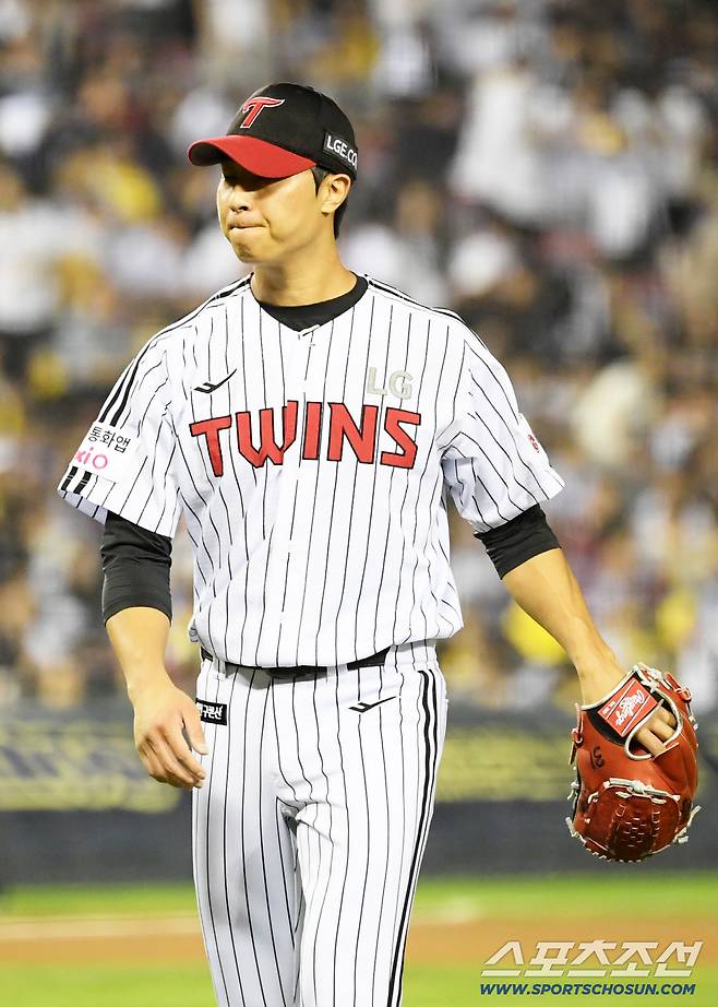 30일 잠실구장에서 열린 LG 트윈스와 두산 베어스의 경기. LG 이정용이 숨을 고르고 있다. 잠실=박재만 기자 pjm@sportschosun.com/2025.09.30/