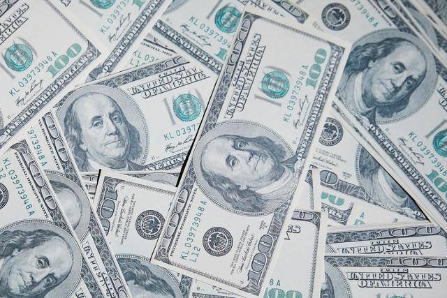 100 달러 지폐. 게티이미지뱅크
