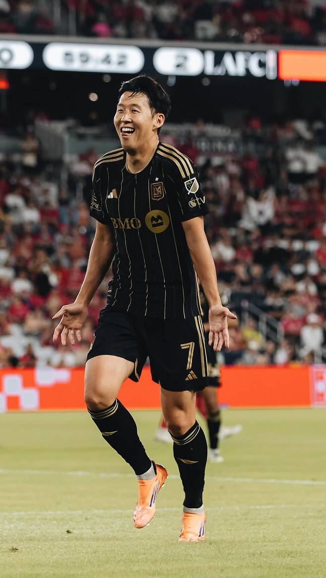 LAFC 손흥민이 28일 세인트루이스전에서 멀티 골을 신고한 뒤 미소 짓고 있다. 사진=LAFC SNS