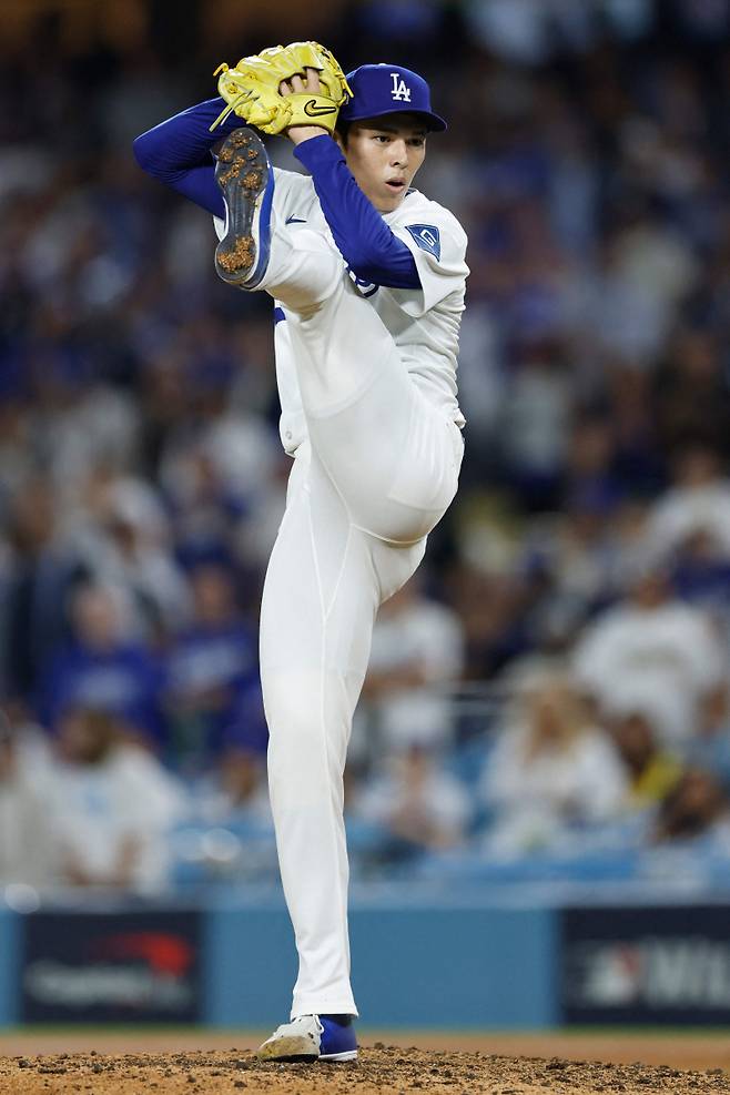 <yonhap photo-4363="">9회 마운드에 올라 1이닝을 2탈삼진 퍼펙트로 막은 사사키 로키. AFP=연합뉴스</yonhap>