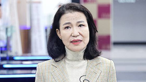 이진숙 전 방송통신위원장이 지난 1일 서울 종로구 헌법재판소에서 방송미디어통신위원회 설치법에 대한 헌법소원심판 청구서를 제출한 뒤 발언하고 있다. 연합뉴스