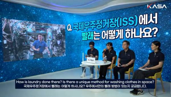 우주항공청이 국제우주정거장(ISS)에서 임무를 수행 중인 한국계 최초 우주비행사 조니 김(Jonny Kim)과 국내 처음으로 실시간 인터뷰에 성공했다. 사진은 우주항공청 공식 유튜브 채널을 통해 공개된 인터뷰 영상 화면 캡처.