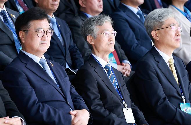 National Assembly Speaker Woo Won-shik, Supreme Court Chief Justice Jo Hee-de and Constitutional Court President Kim Sang-hwan attend a ceremony marking the 77th Armed Forces Day at the Gyeryongdae military headquarters in South Chungcheong on Oct. 1. [YONHAP]