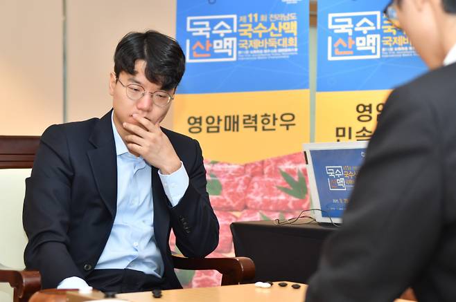 한국 랭킹 5위 안성준 9단이 중국 랭킹 1위 왕싱하오 9단과 국수산맥 결승전을 펼친다. 한국기원 제공