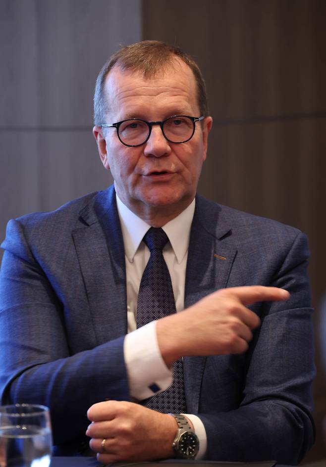 페카 페소넨 핀란드 농업부 차관이 매일경제와 인터뷰에서 답하고 있다.[이충우기자]